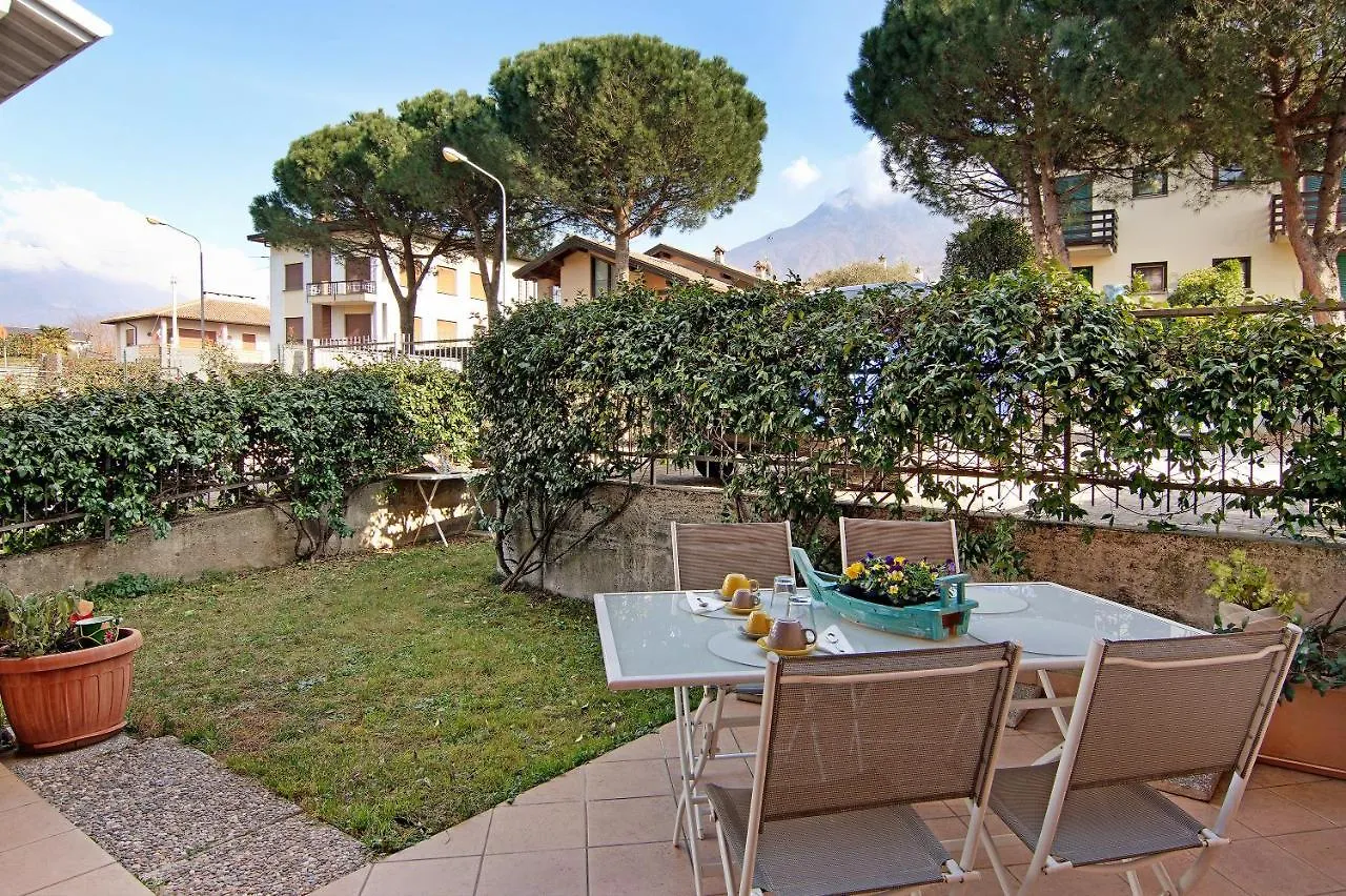 Madonnina Terrace E Garden Διαμέρισμα Colico