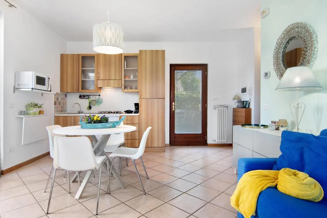 Madonnina Terrace E Garden Apartment Colico