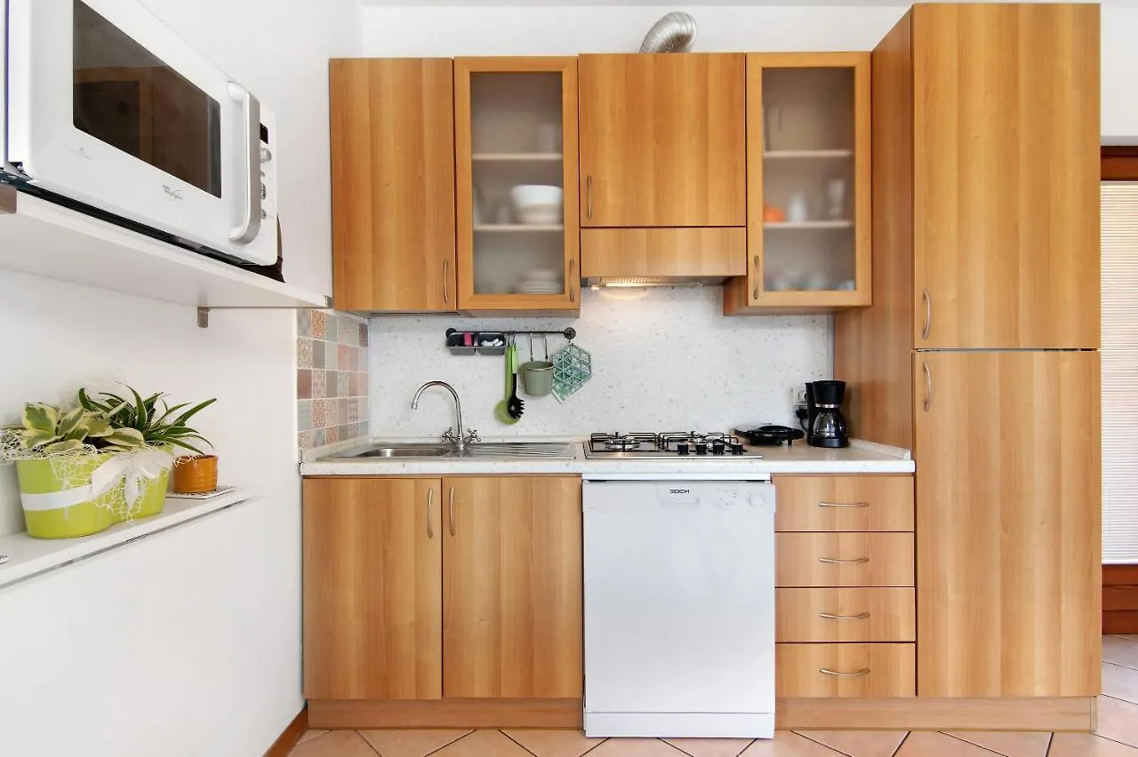 Madonnina Terrace E Garden Apartment Colico