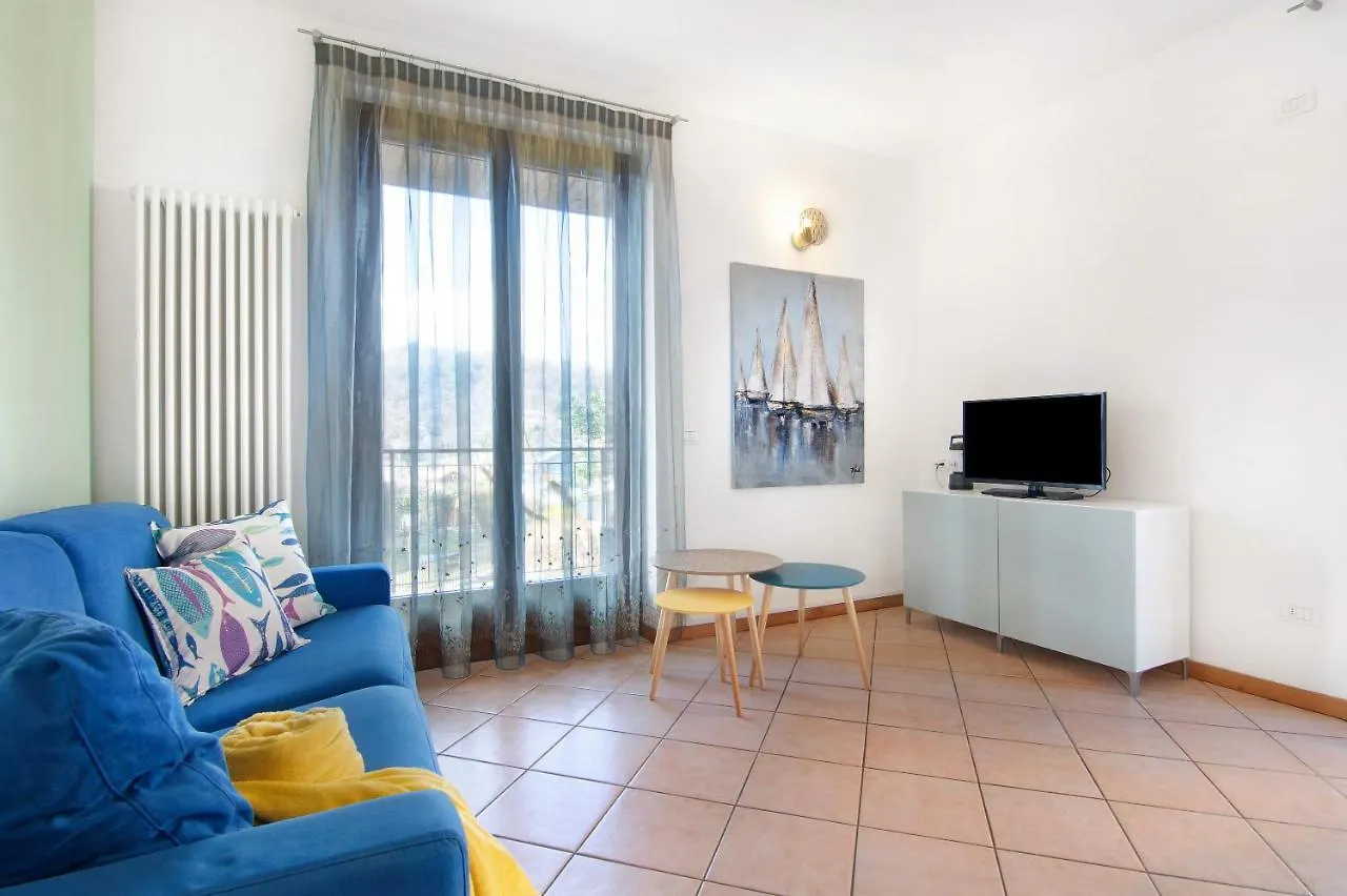 Madonnina Terrace E Garden Apartment Colico