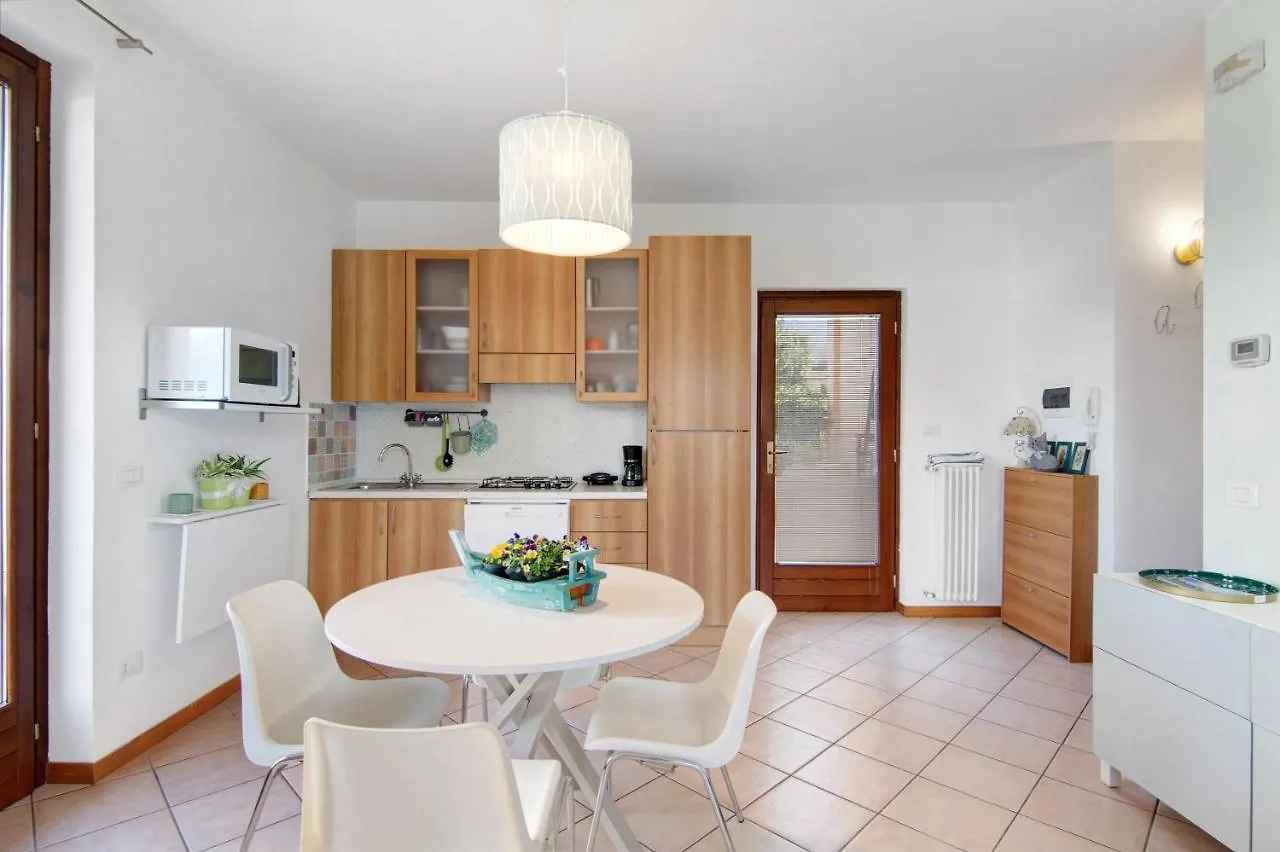 Madonnina Terrace E Garden Apartment Colico