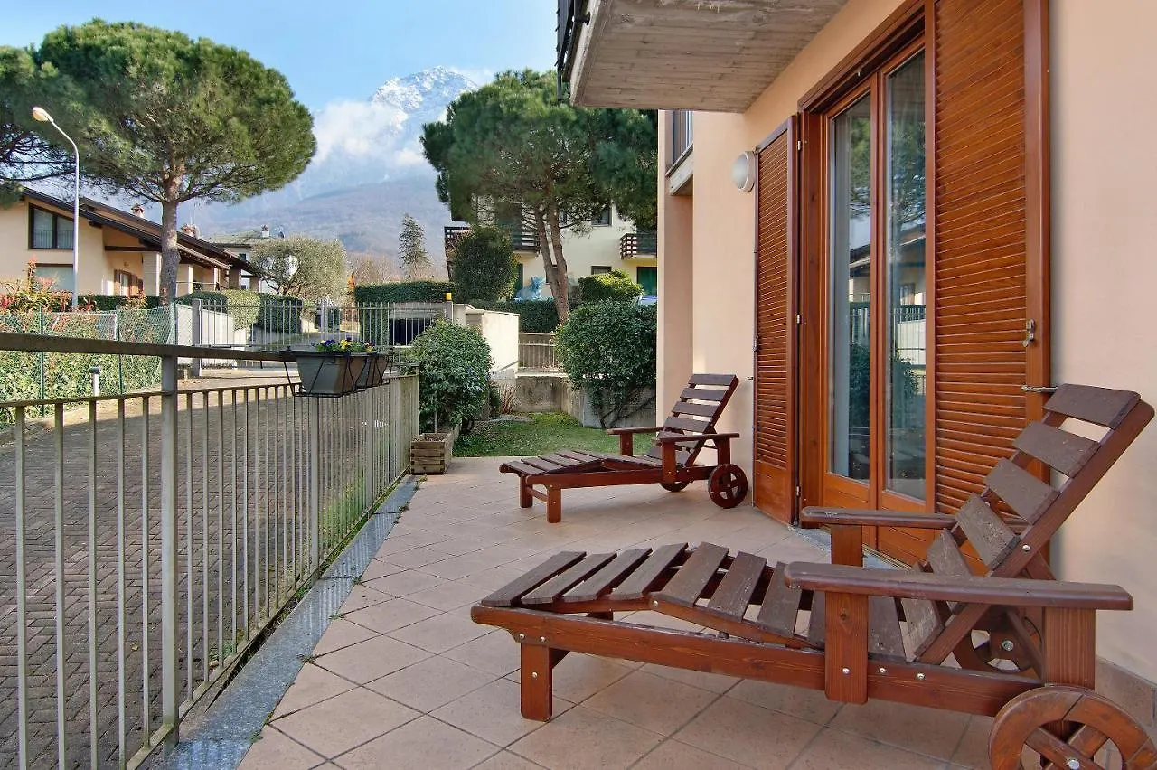 Madonnina Terrace E Garden Apartment Colico
