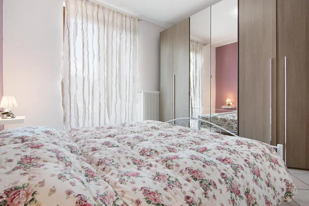 Madonnina Terrace E Garden Apartment Colico Italy
