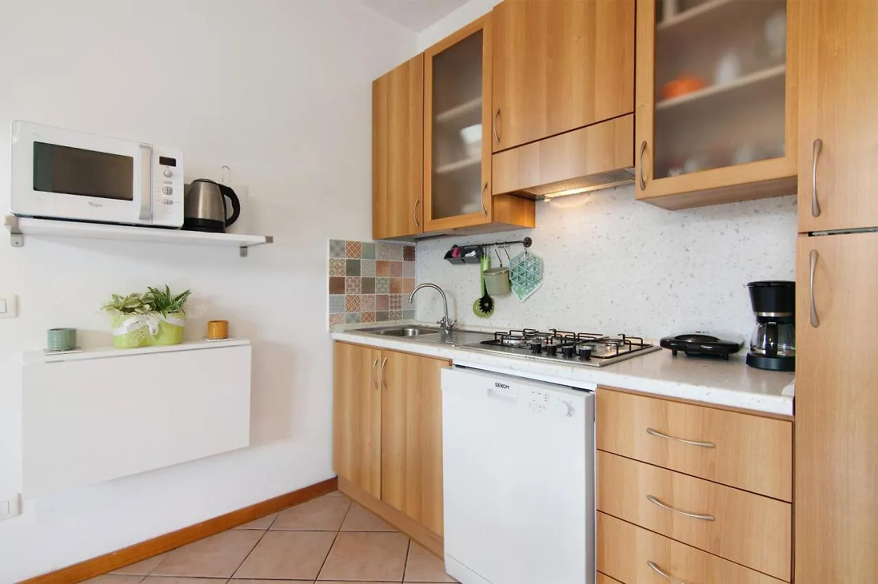 Madonnina Terrace E Garden Apartment Colico