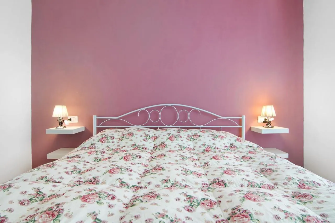 Madonnina Terrace E Garden Apartment Colico 0*,