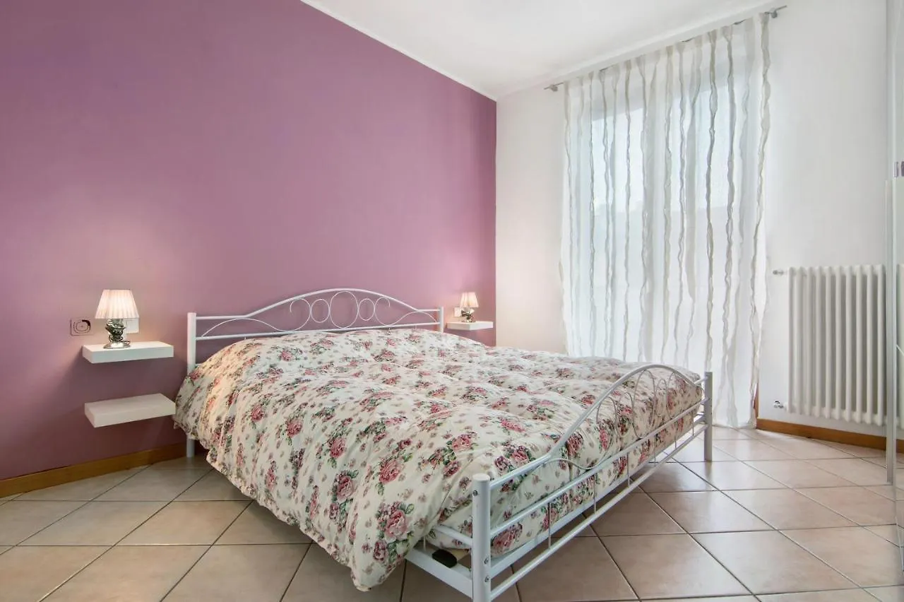 Madonnina Terrace E Garden Apartment Colico