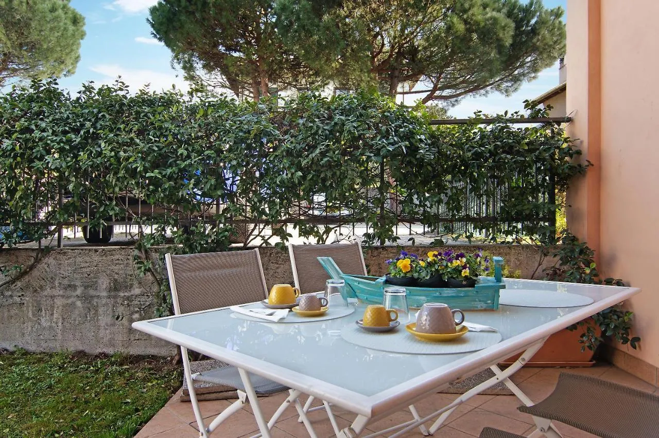 Madonnina Terrace E Garden Apartment Colico
