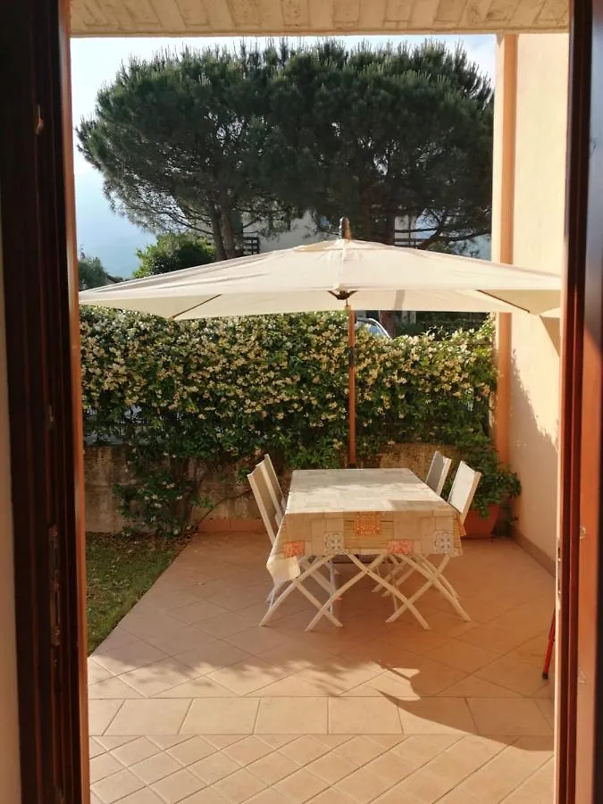 Madonnina Terrace E Garden Apartment Colico