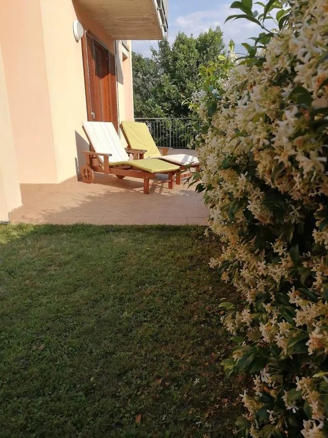 Madonnina Terrace E Garden Apartment Colico Italy