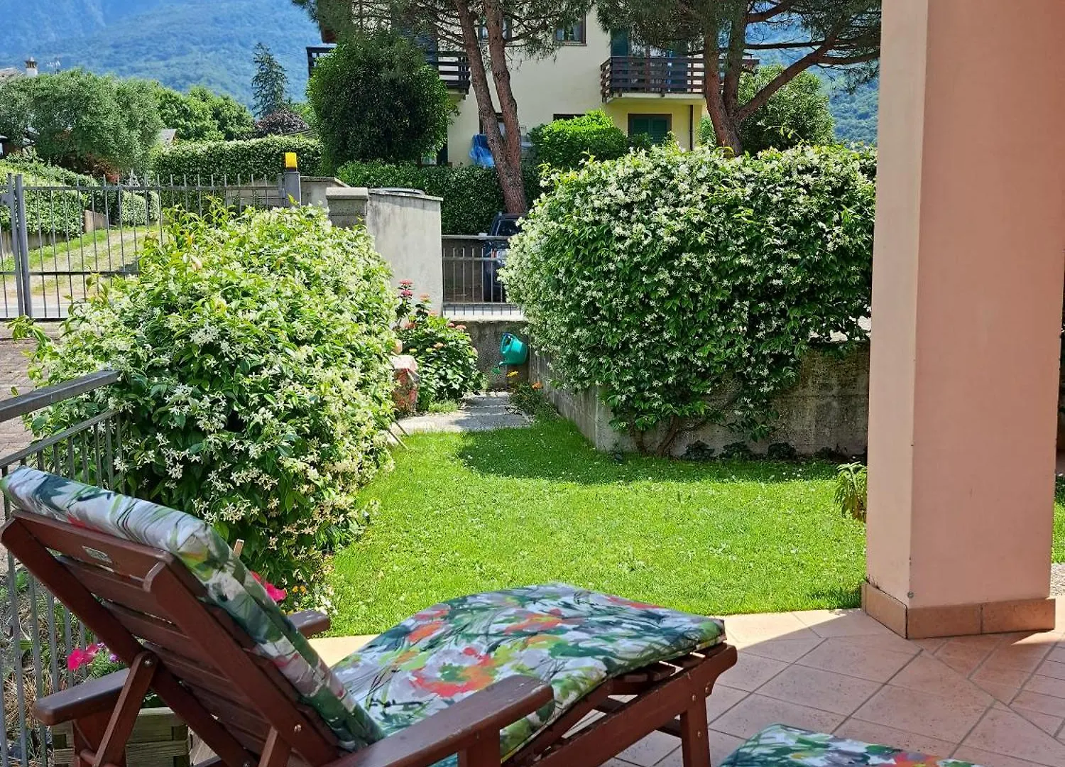 Madonnina Terrace E Garden Apartment Colico